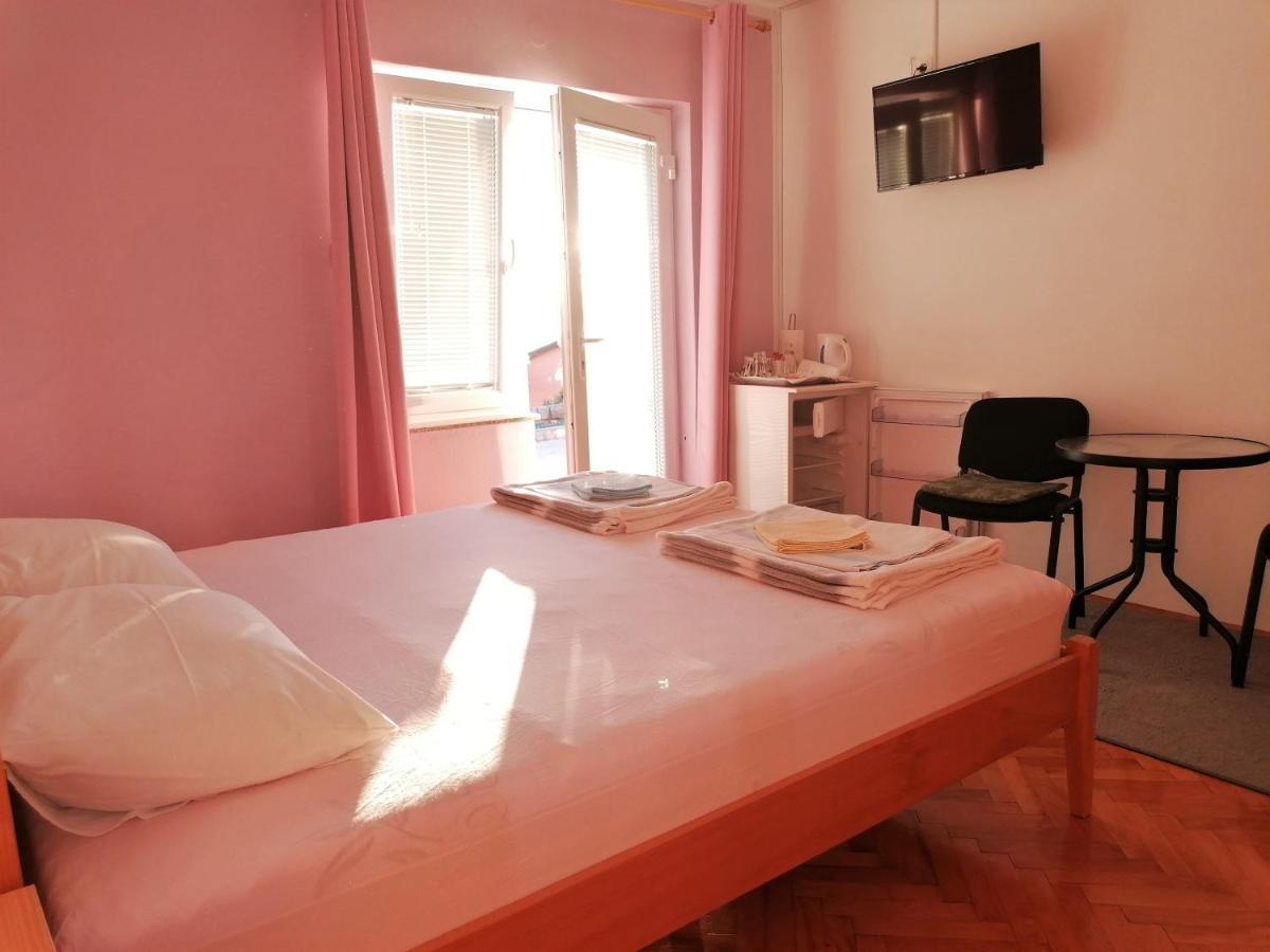 Guest House Pamela Senj  Ngoại thất bức ảnh