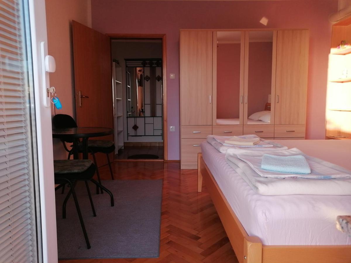 Guest House Pamela Senj  Ngoại thất bức ảnh